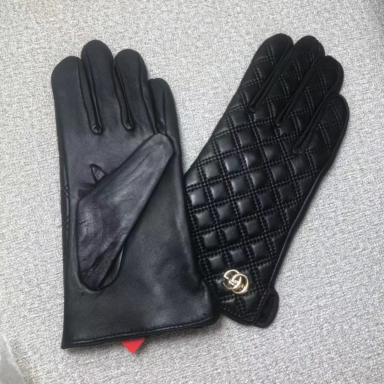 24B81S   Fashion gloves