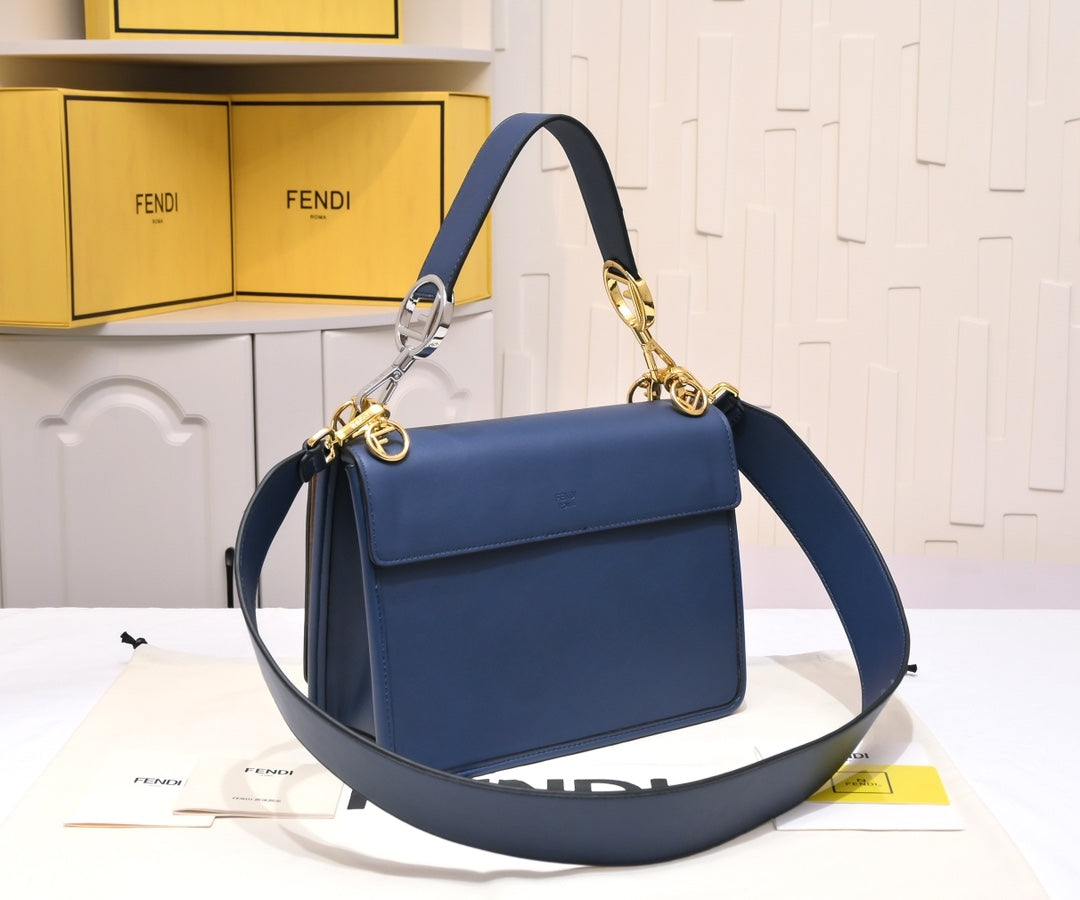 1XF90B  Fashionable leather bag 