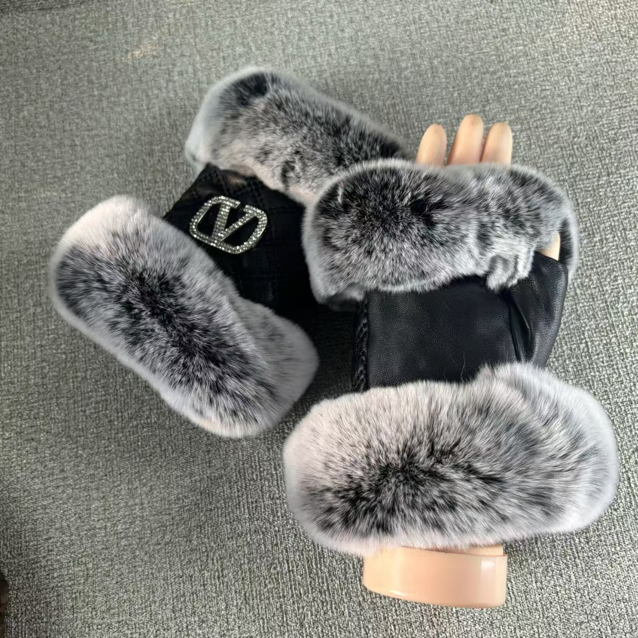 24VL102S   Fashion gloves