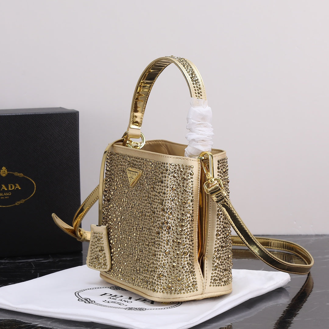 2XPD265B  Fashionable leather bag 