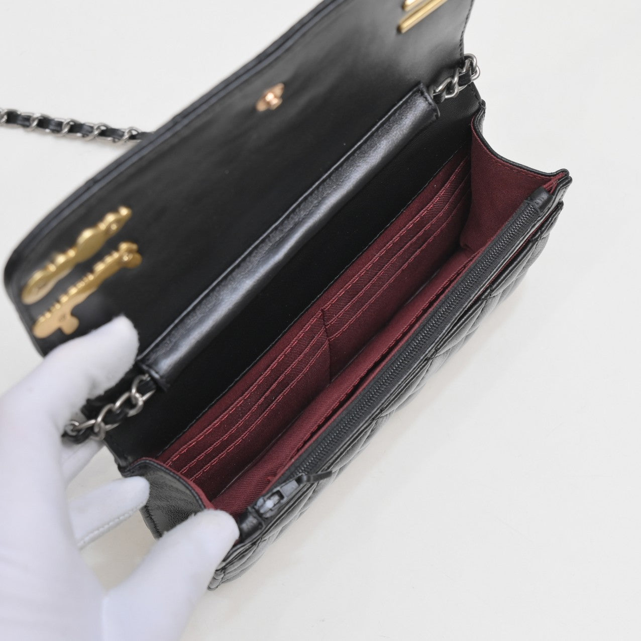 1XC263B  Fashionable leather bag 