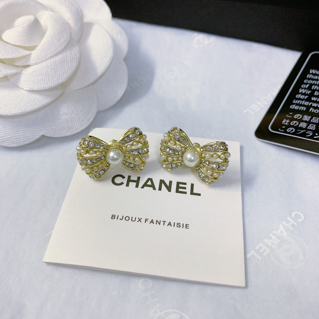 14C107E  Fashionable and high quality earrings