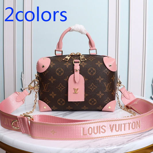 1E33B   Fashionable leather bag 