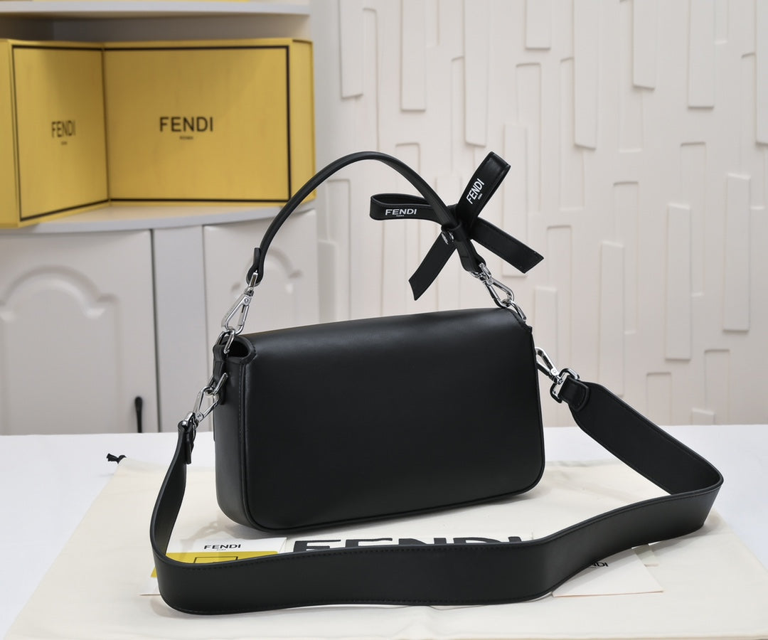 2XF59B  Fashionable leather bag 