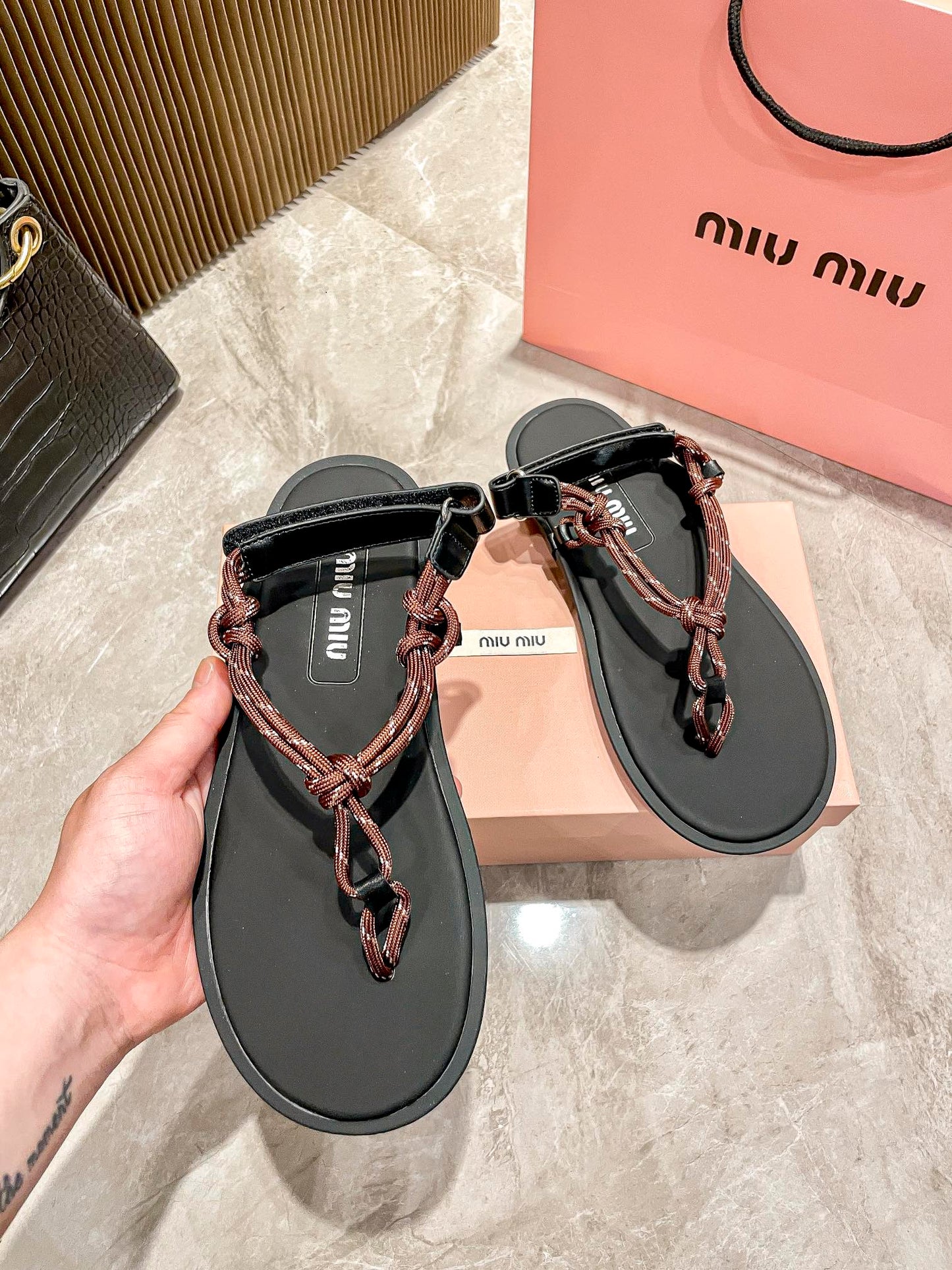 14A170Z  fashion sandals