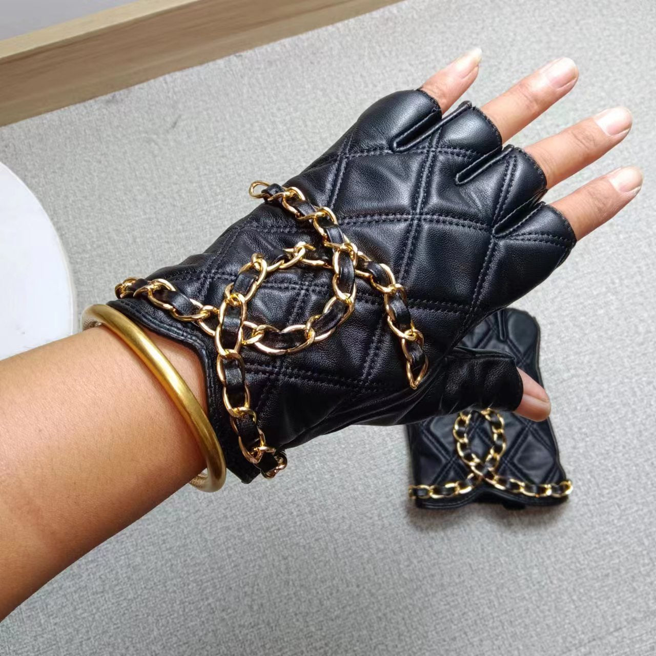 24C89S   Fashion gloves