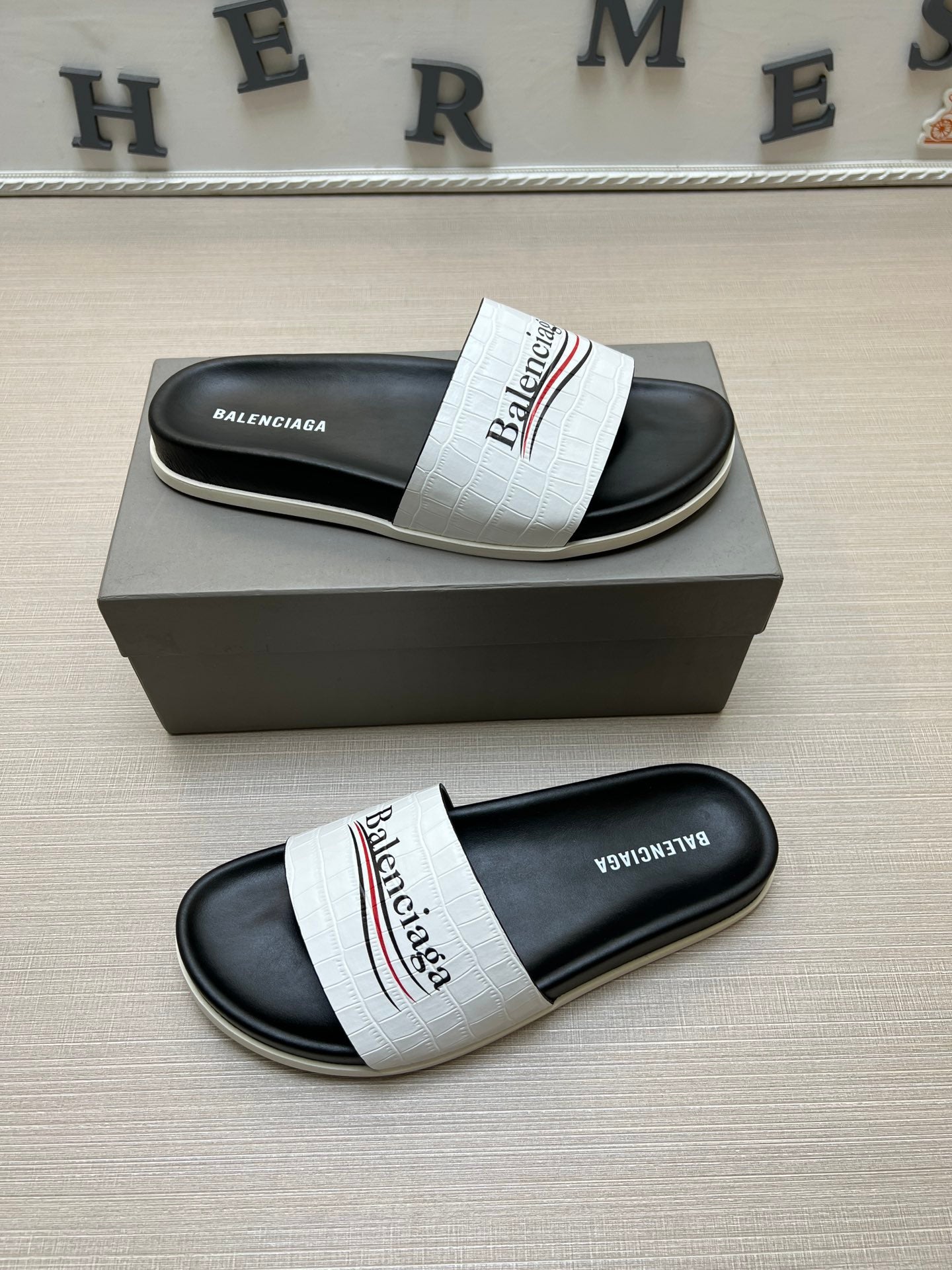 54J99Z   fashion  slippers