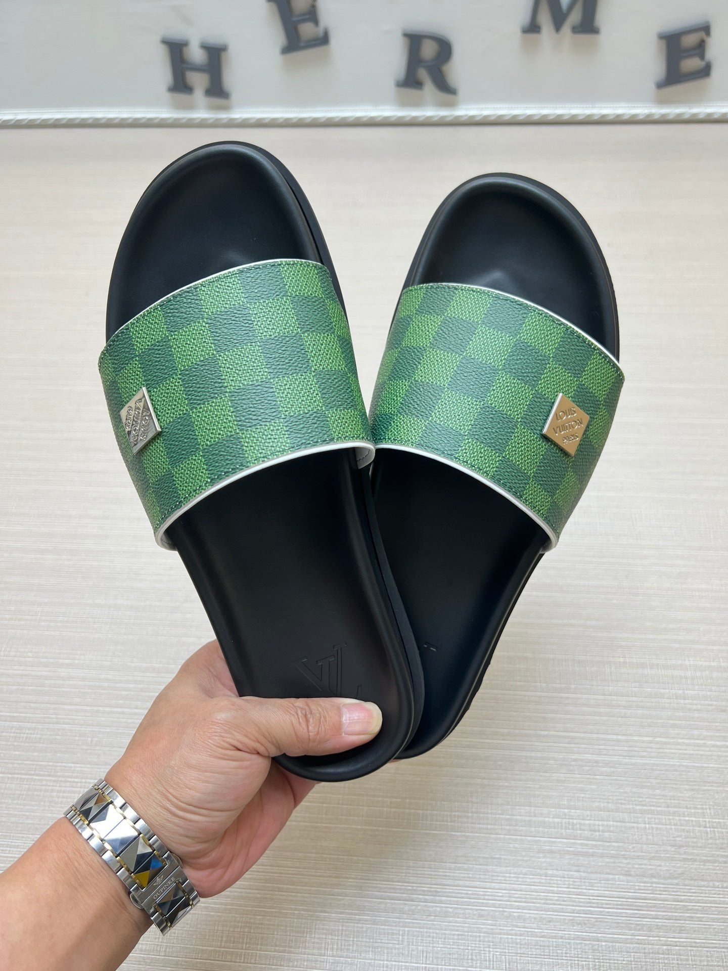 54E69Z   fashion slippers