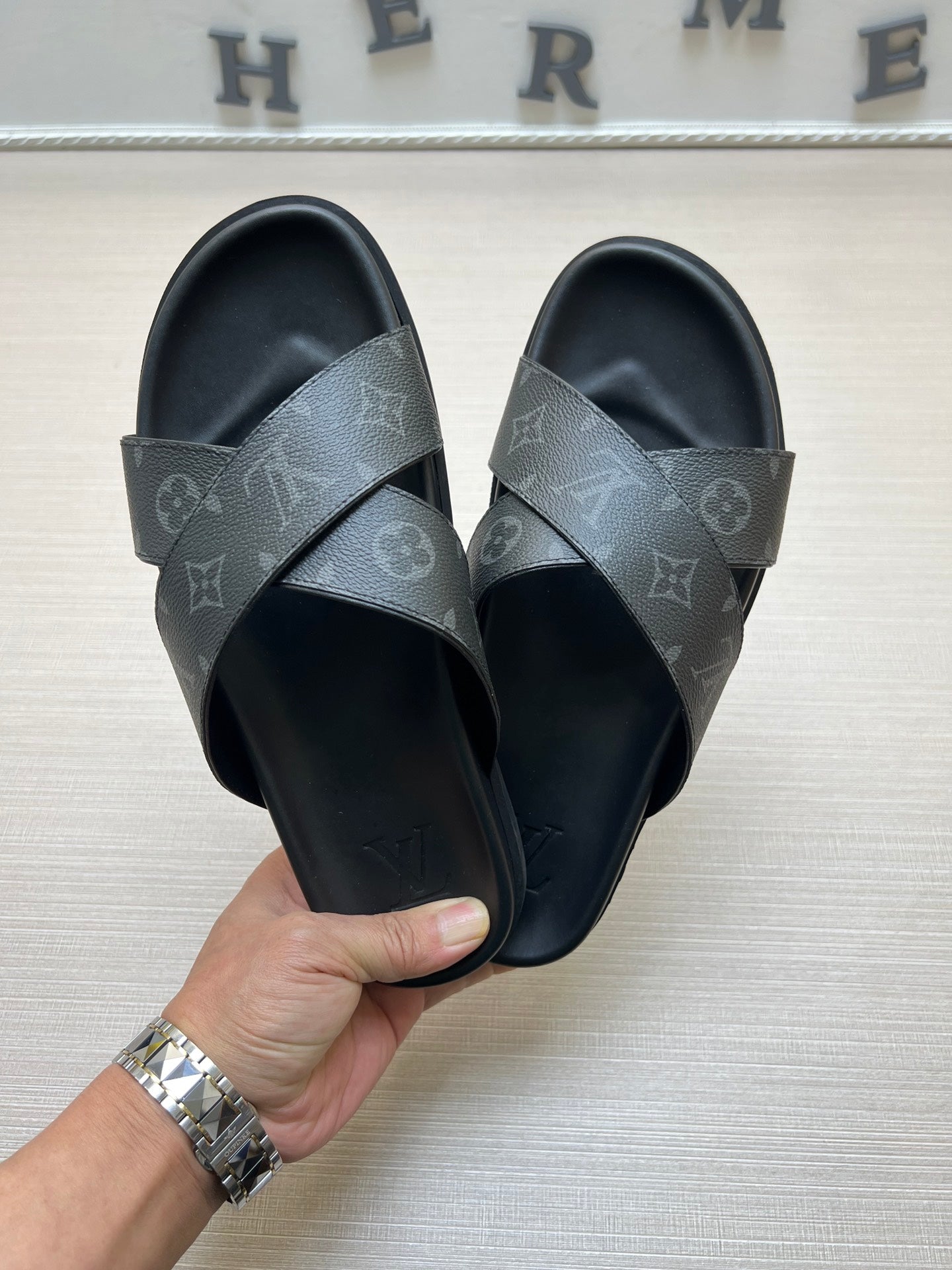 54E56Z    fashion slippers