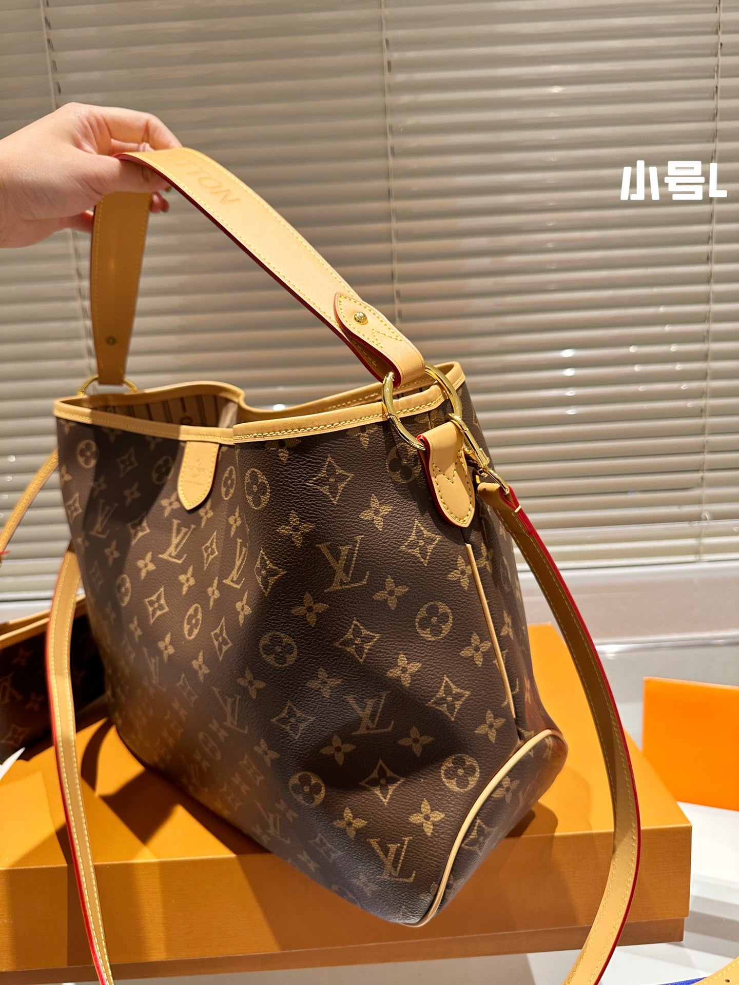 6XE227B (  Fashionable leather bag )