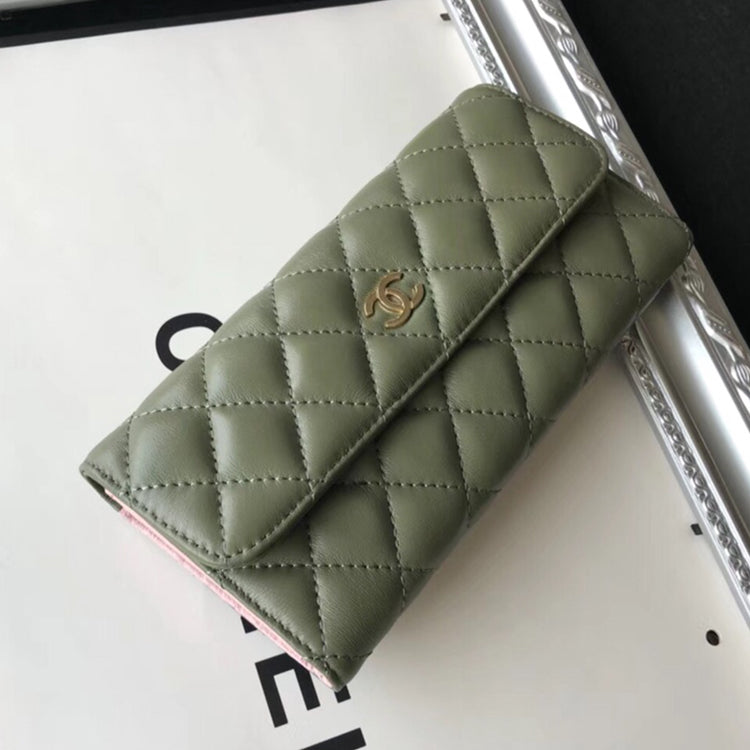 AC01B   Fashionable leather wallets