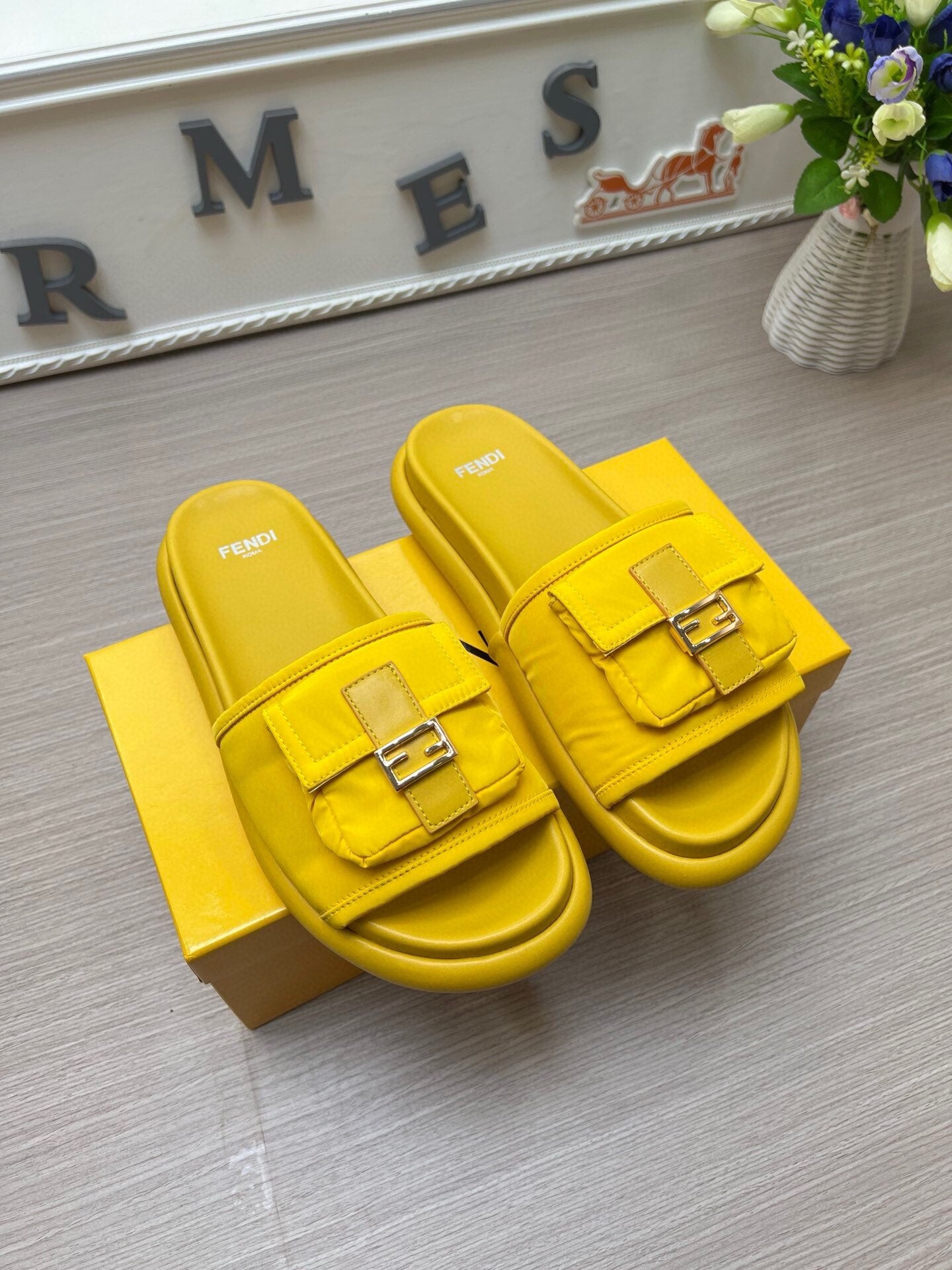 54F125Z    fashion  slippers