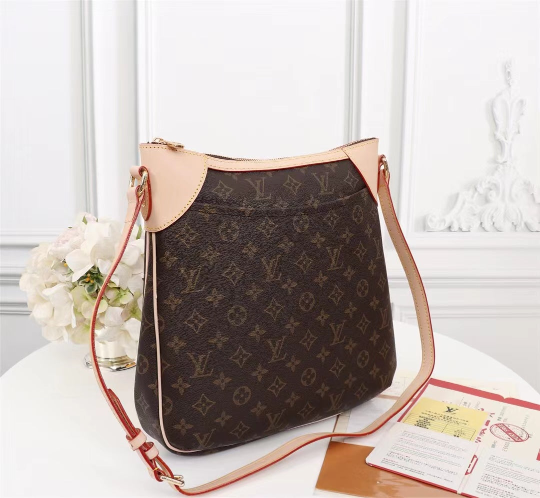 6E01B  Fashionable leather bag 