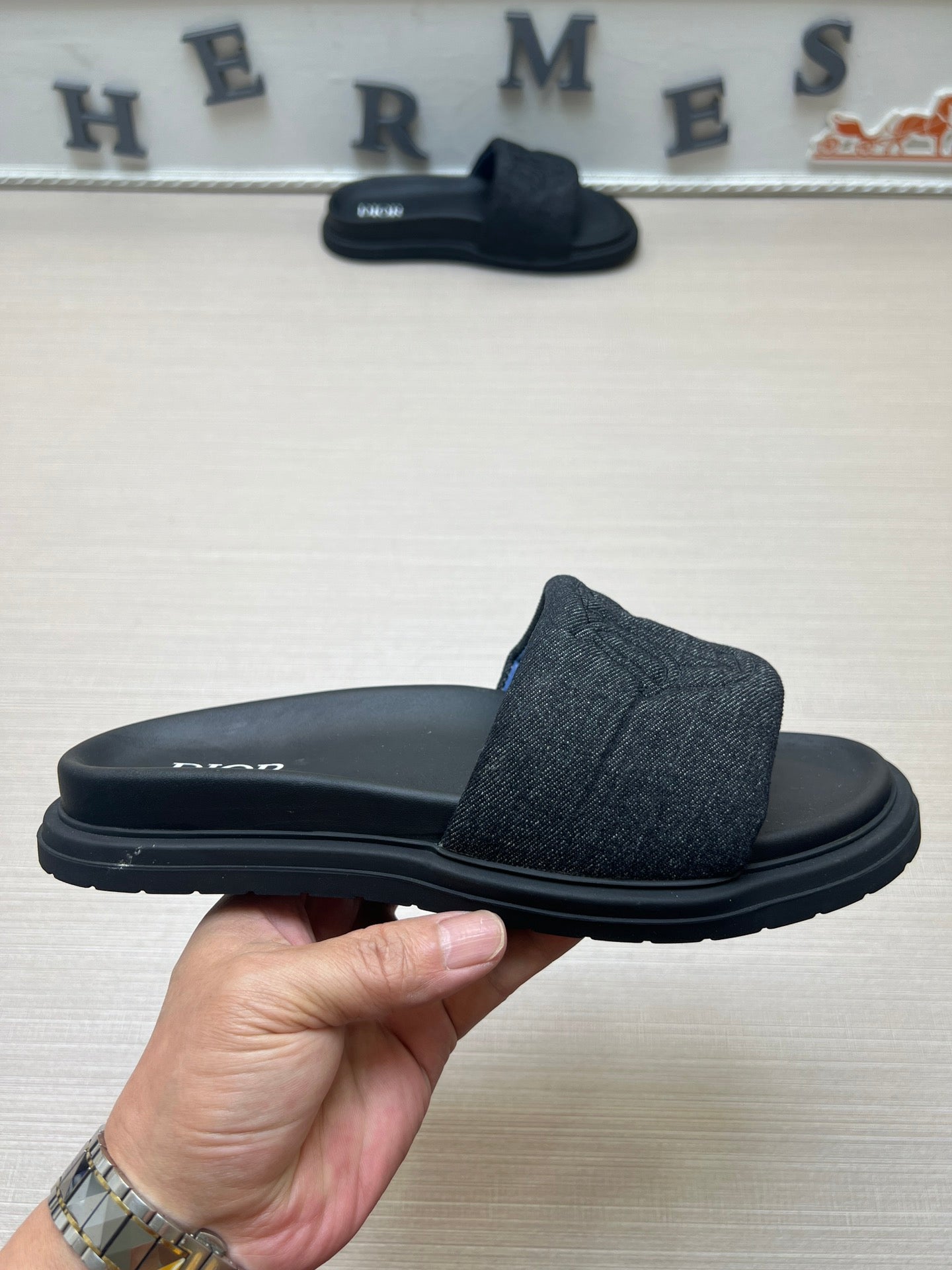 54D168Z   High quality leather slippers