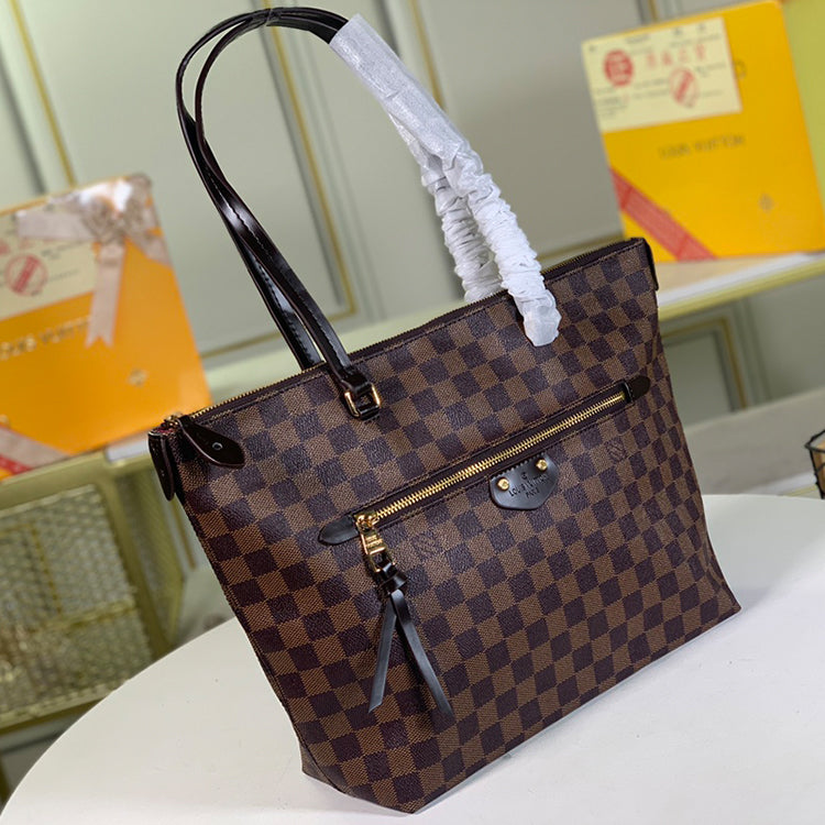 1E001B  Fashionable leather bag 