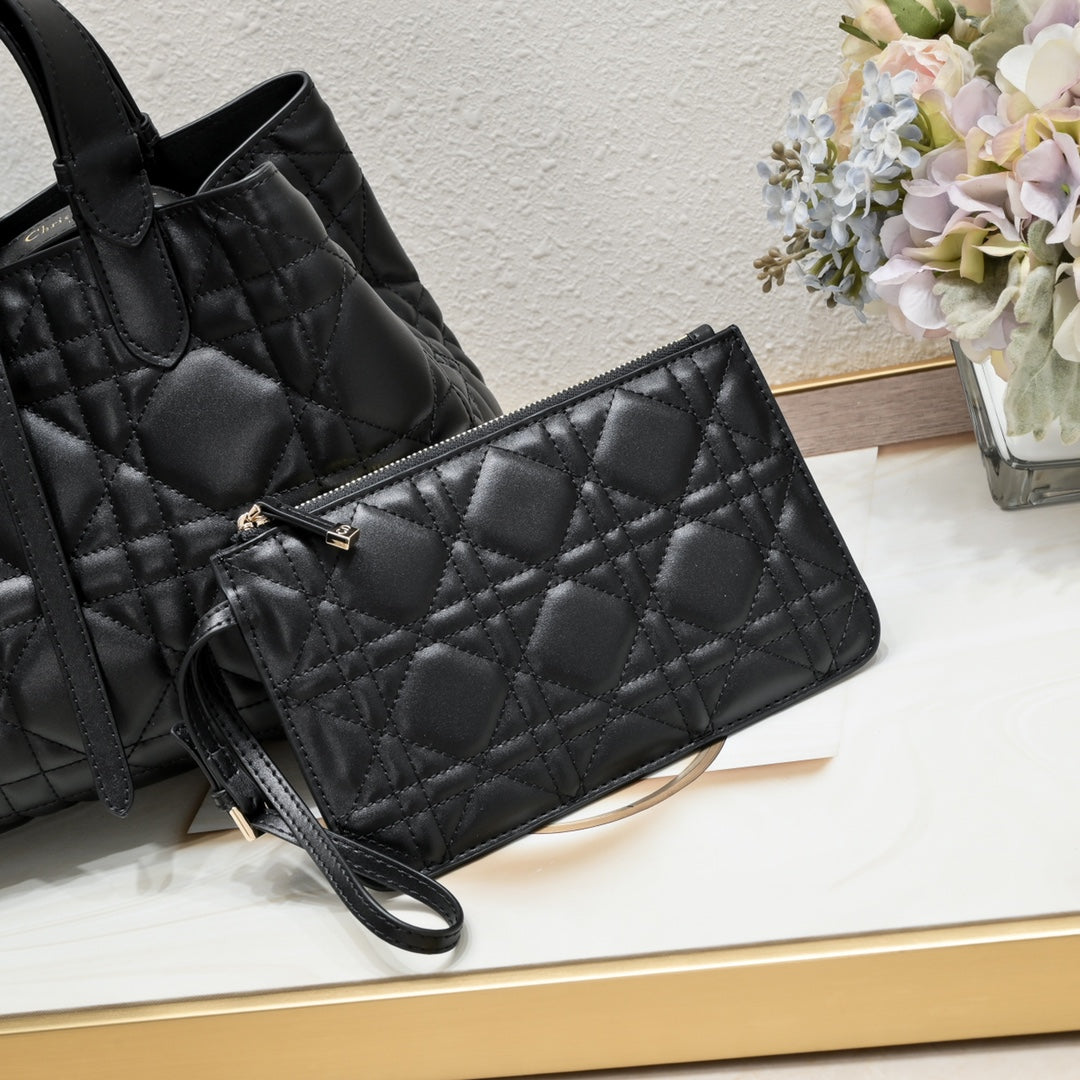 2XD359B  Fashionable leather bag 