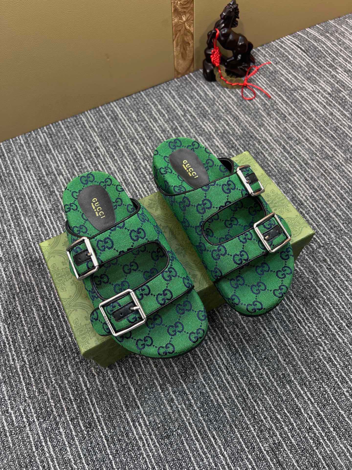 54B123Z  fashion slippers