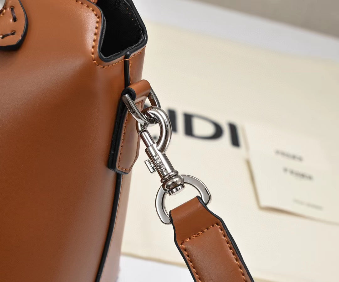 21XF321B  Fashionable leather bag 