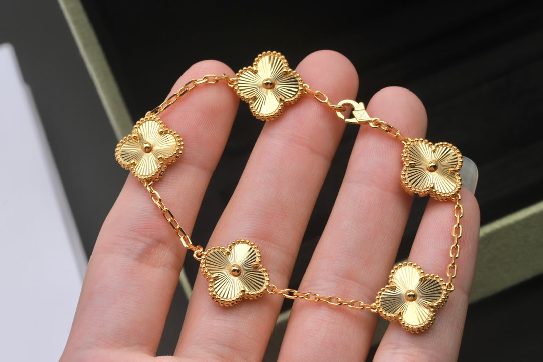 5XVA180K  (High quality bracelets 5 flowers normal size1.5cm flower)