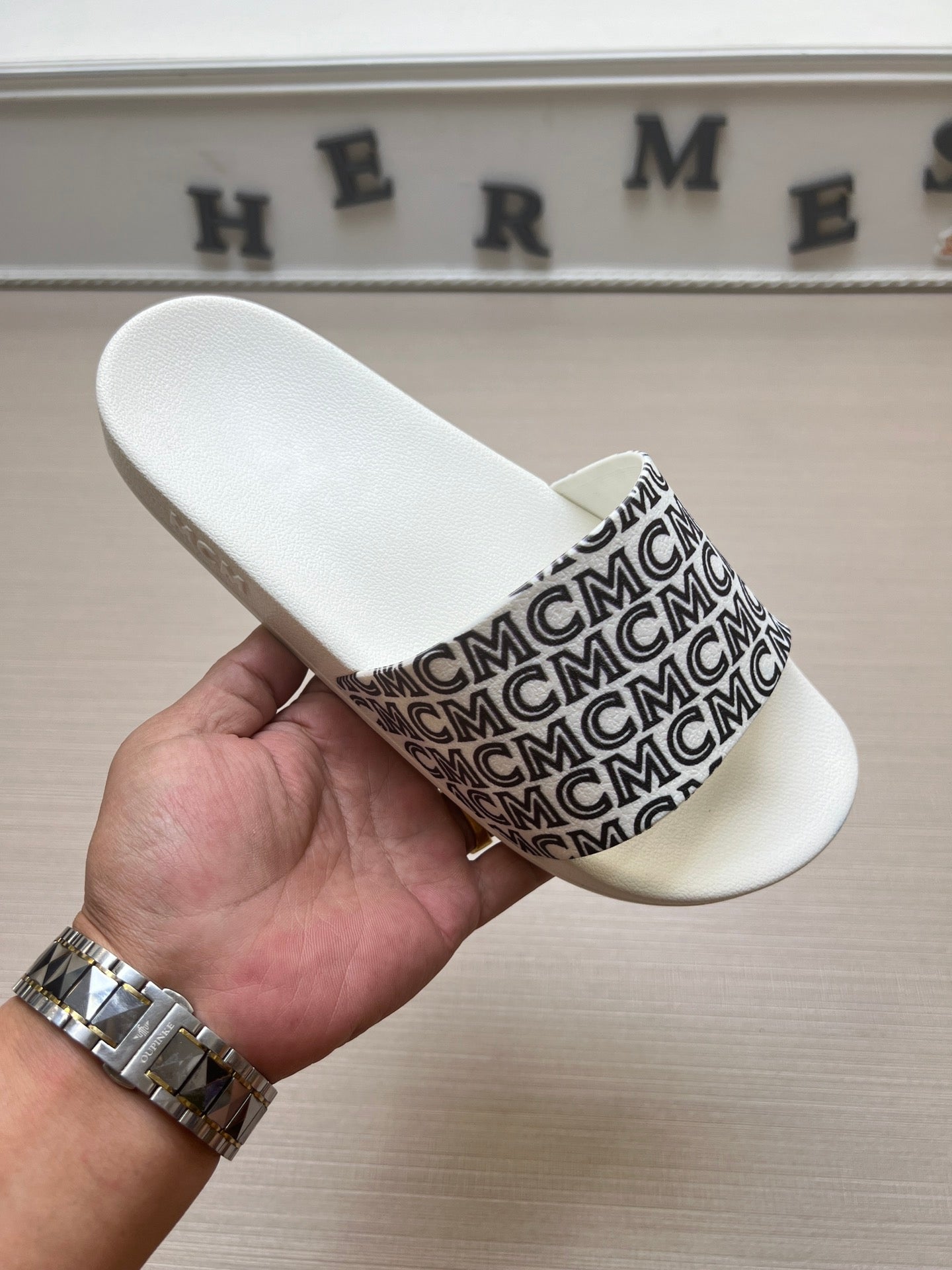 54M45Z   fashion slippers