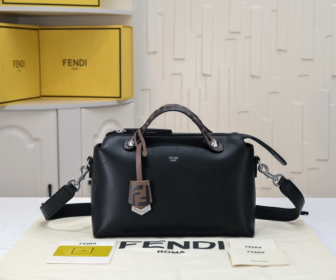 2XF331B  Fashionable leather bag 