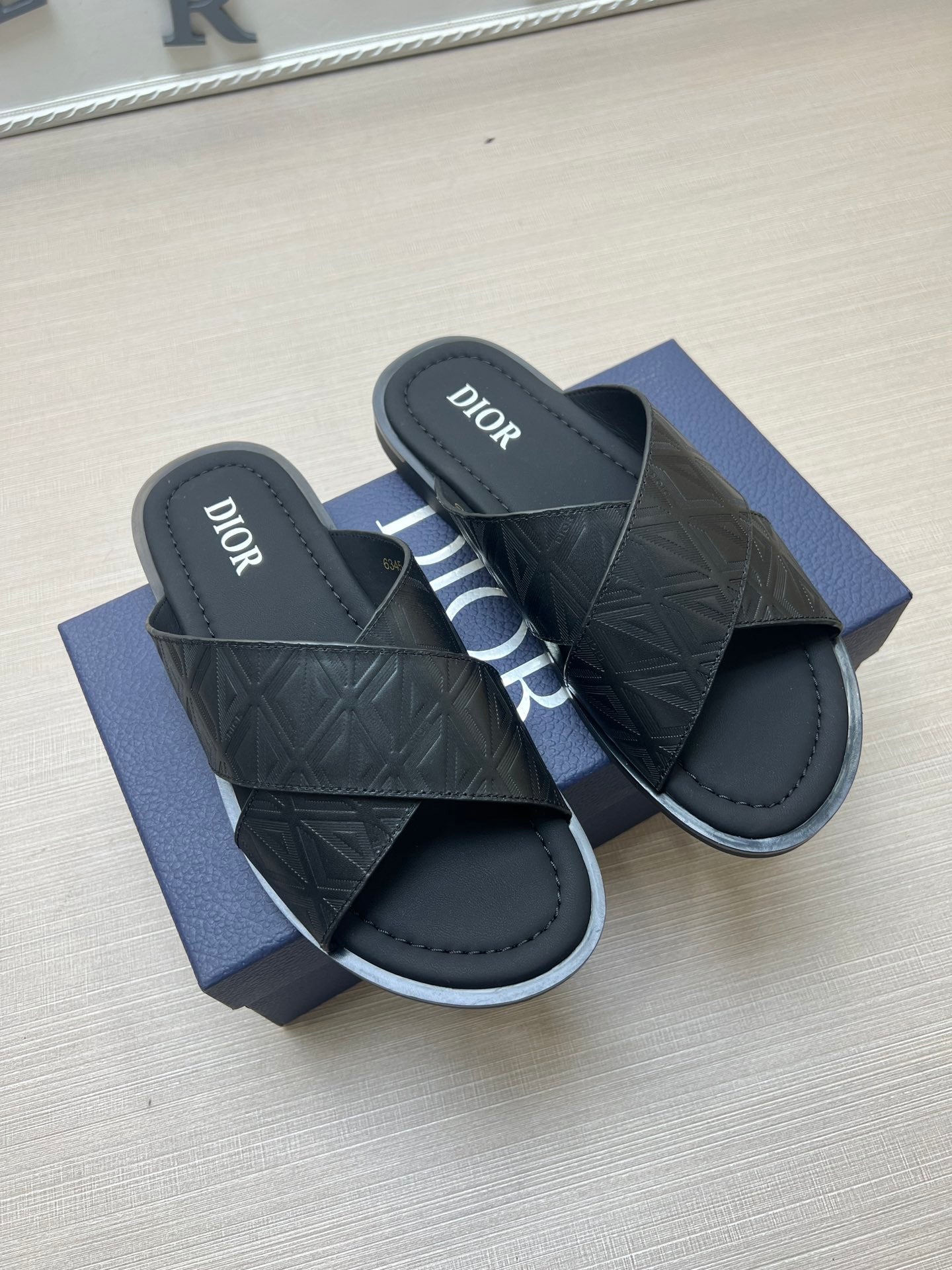 54D78Z   fashion slippers