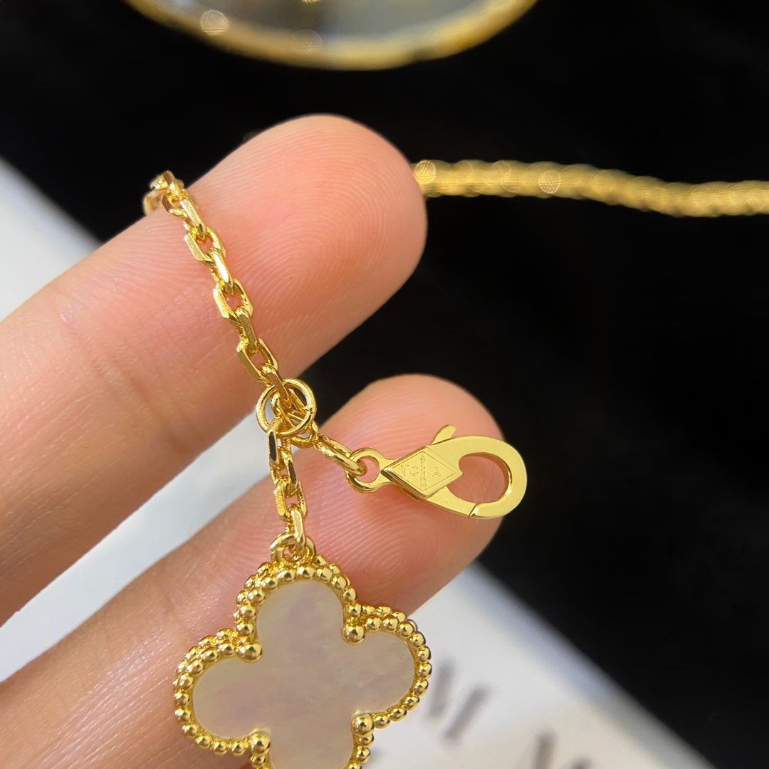 5XVA182K (High quality 6 flowers necklaces)