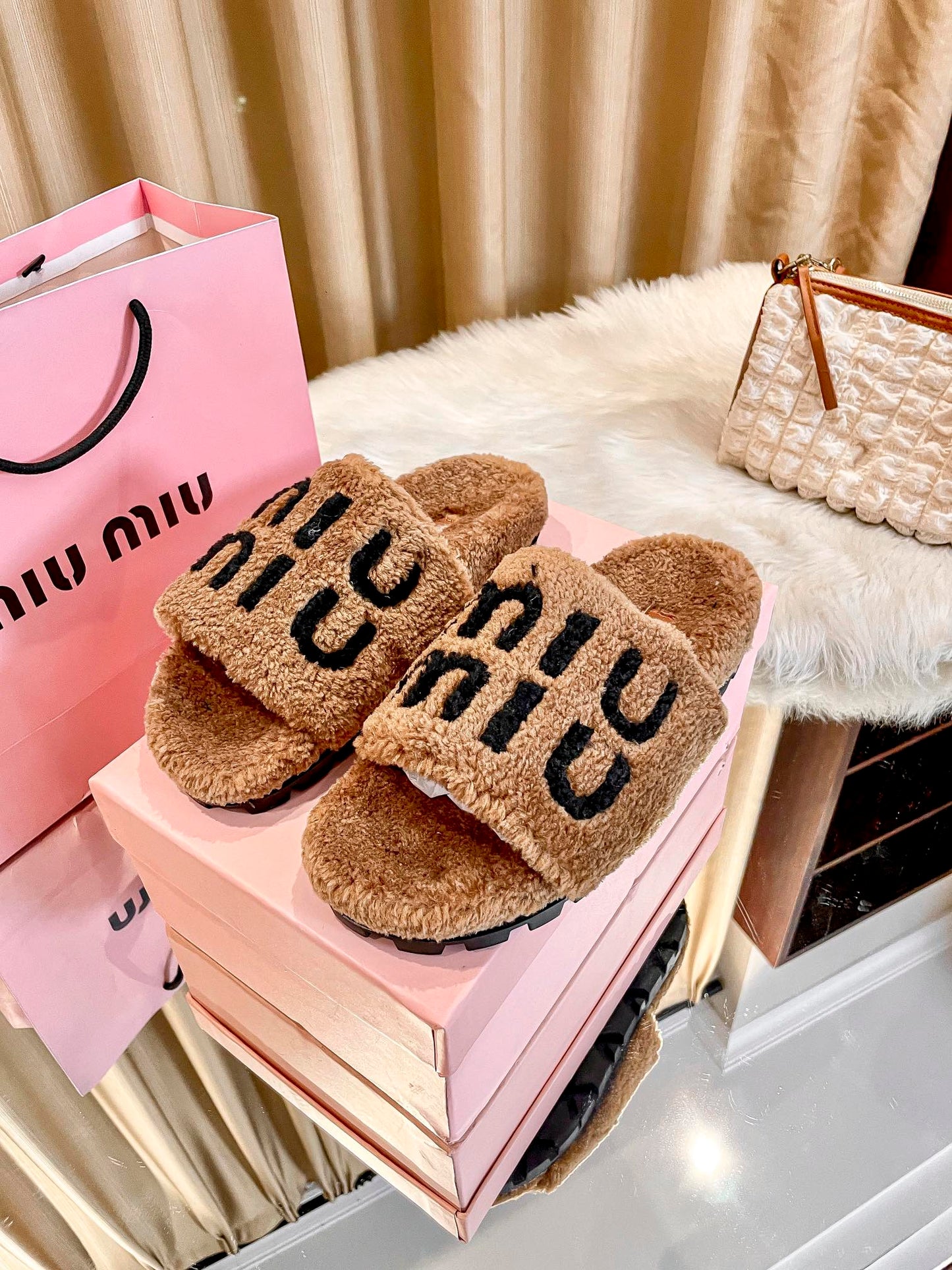 1JA25Z  Fashion Slippers