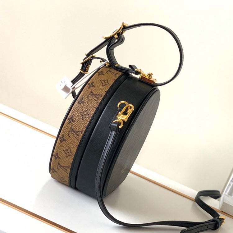 1E14B  Fashionable leather bag 