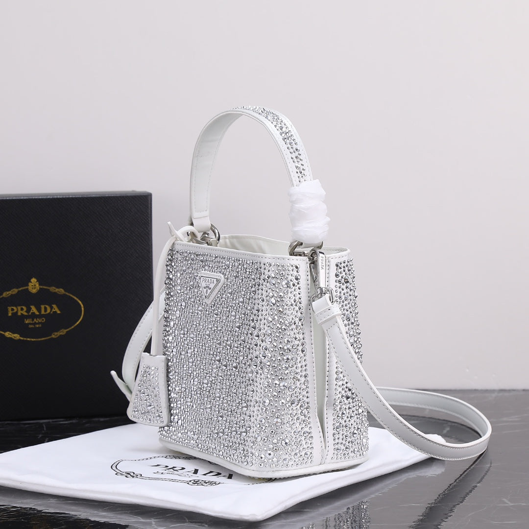 2XPD265B  Fashionable leather bag 