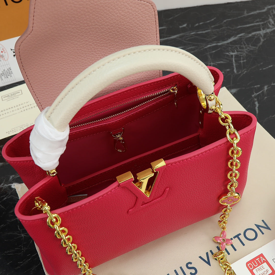 1XE182B  Fashionable leather bag 