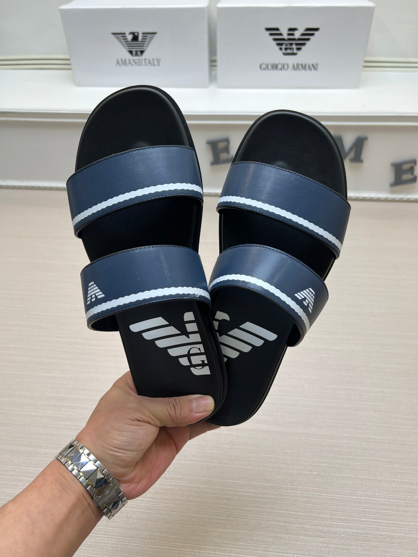 54A104Z    fashion slippers