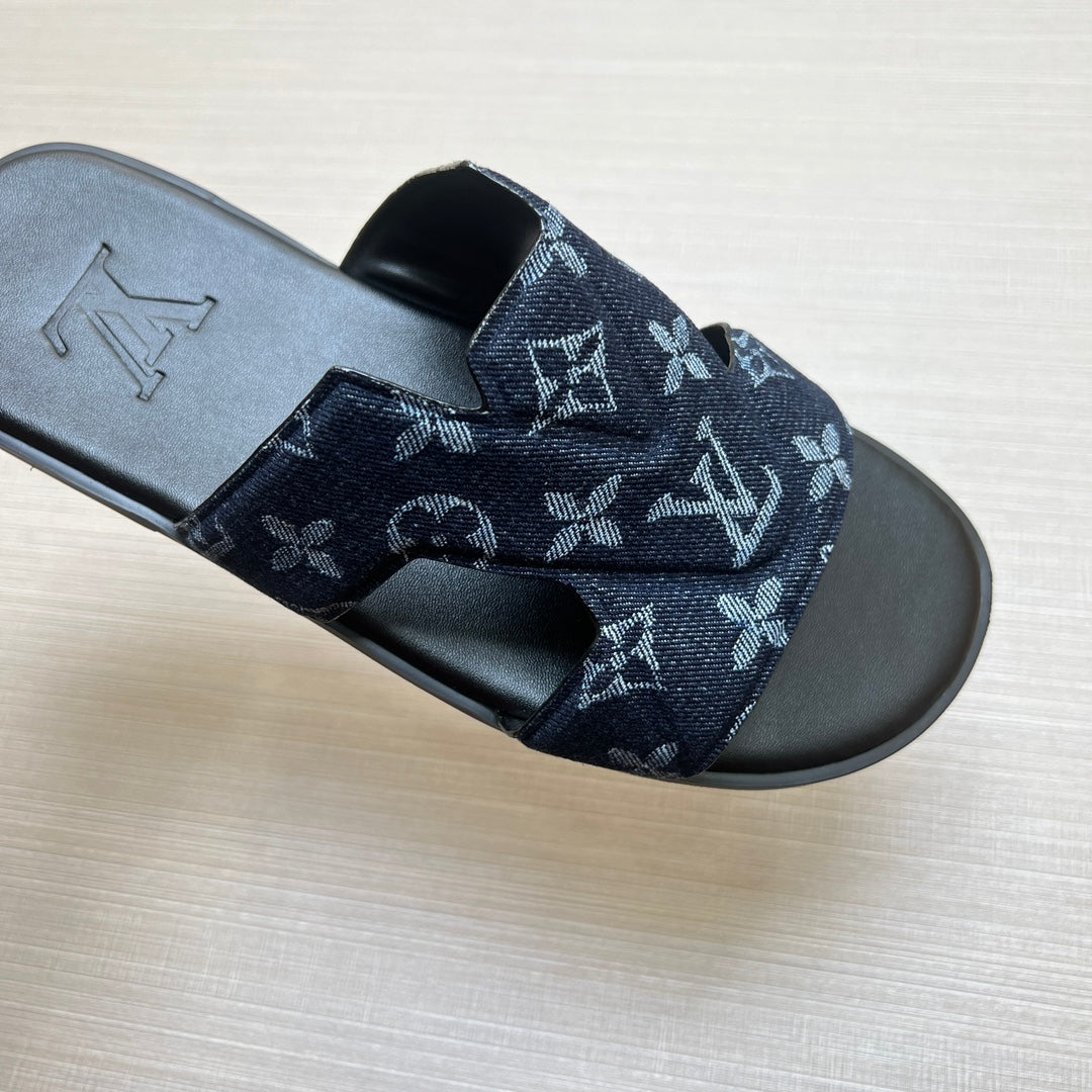 54E32Z    fashion slippers