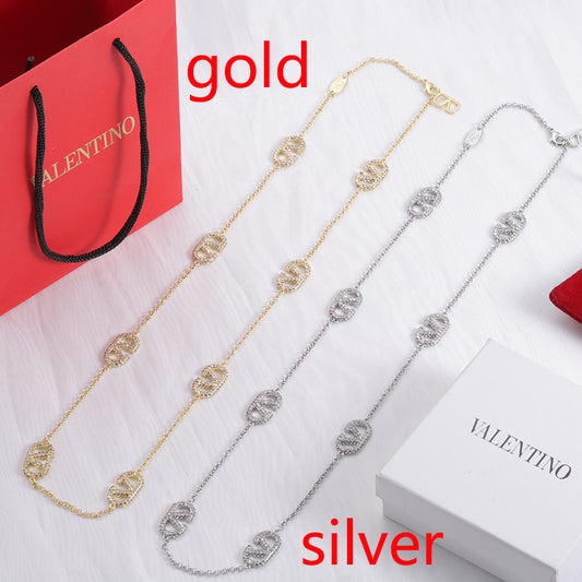 1YVL24X  Fashionable high -quality Necklaces