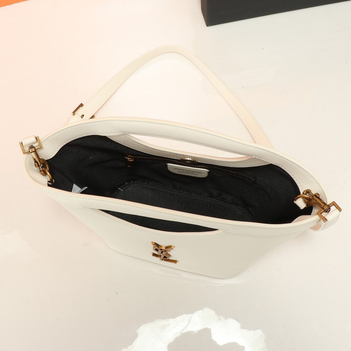 1XSL75B (Fashionable leather bag )