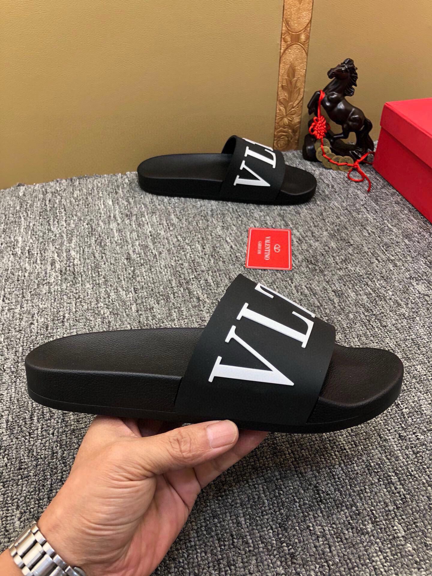 54VL52Z    fashion  slippers