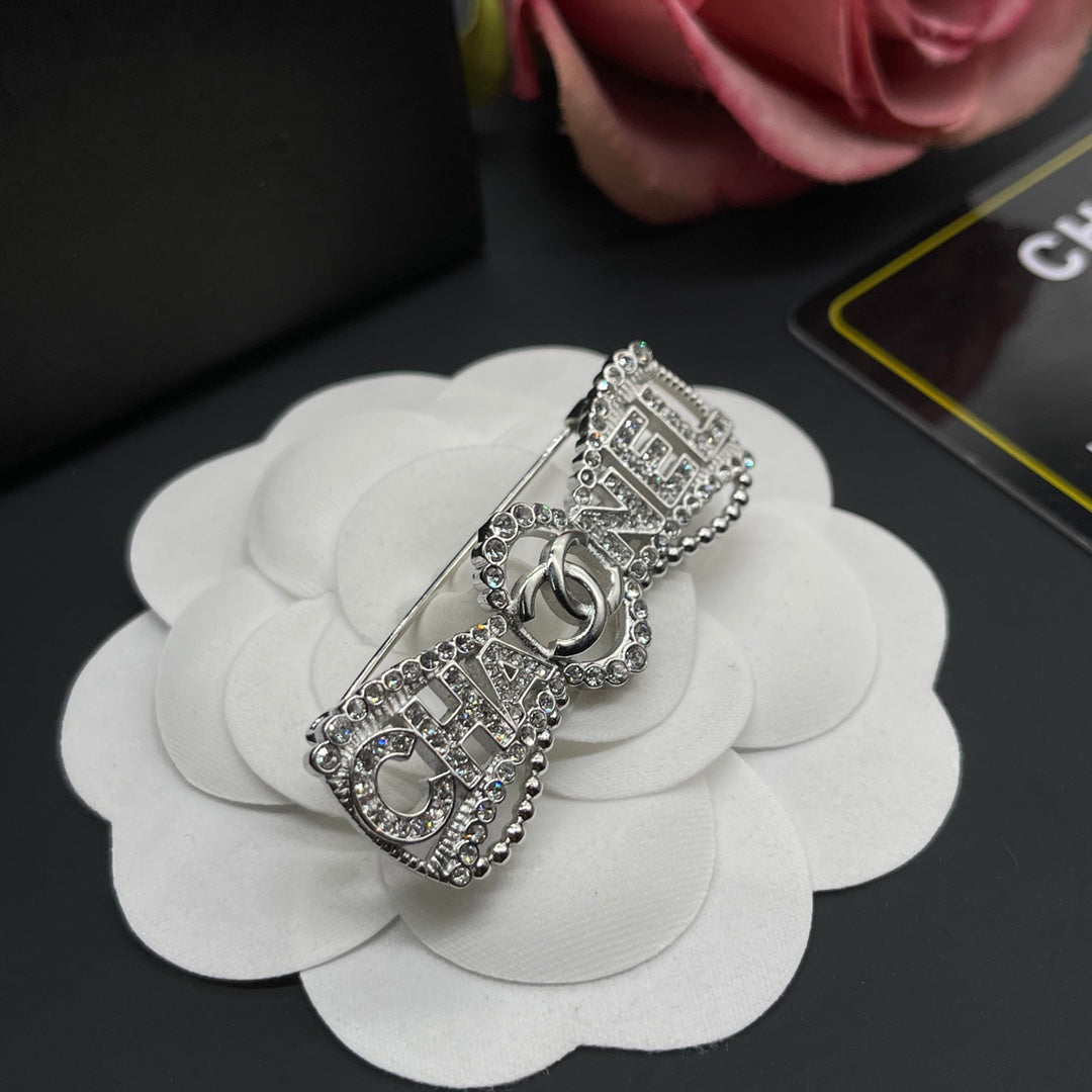 14C894X   Fashion Brooch