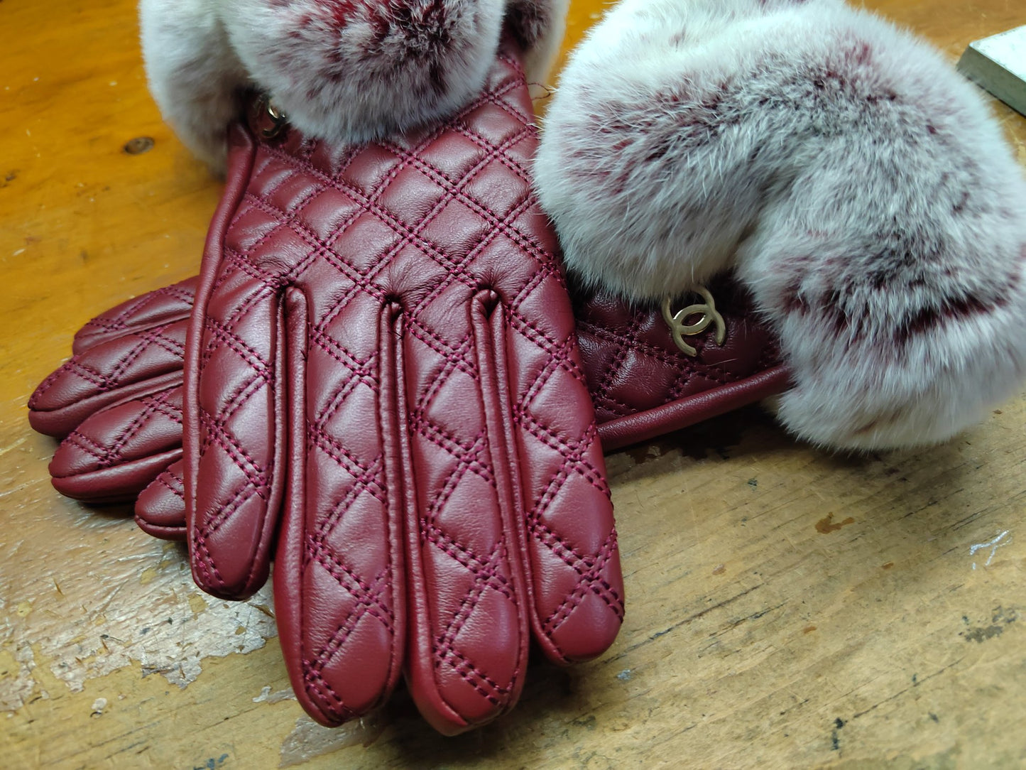 24C113S   Fashion gloves