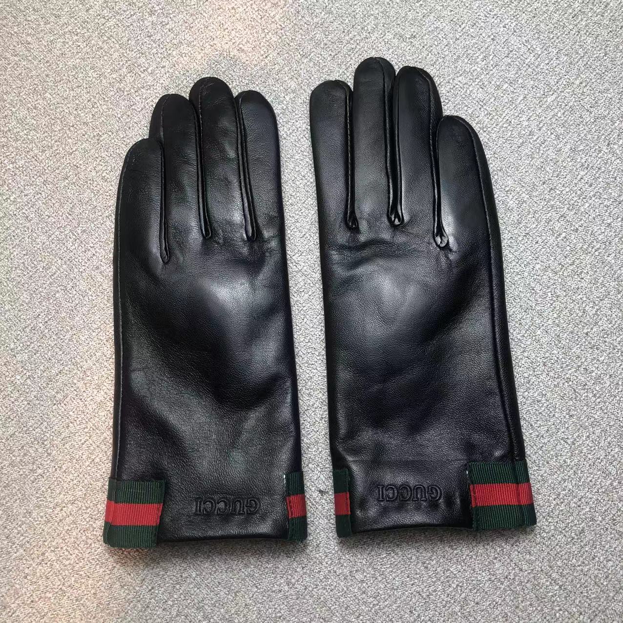 24B94S   Fashion gloves