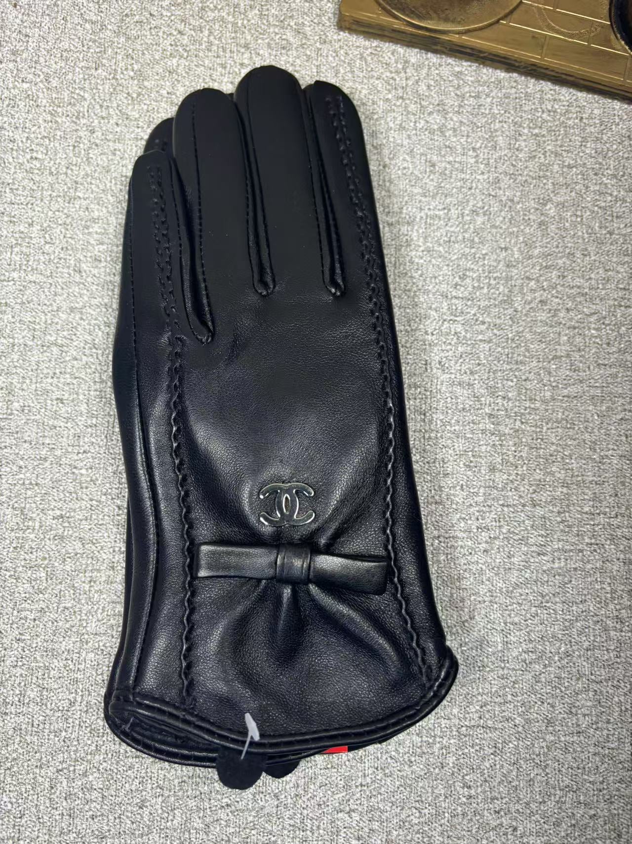 24C101S   Fashion gloves