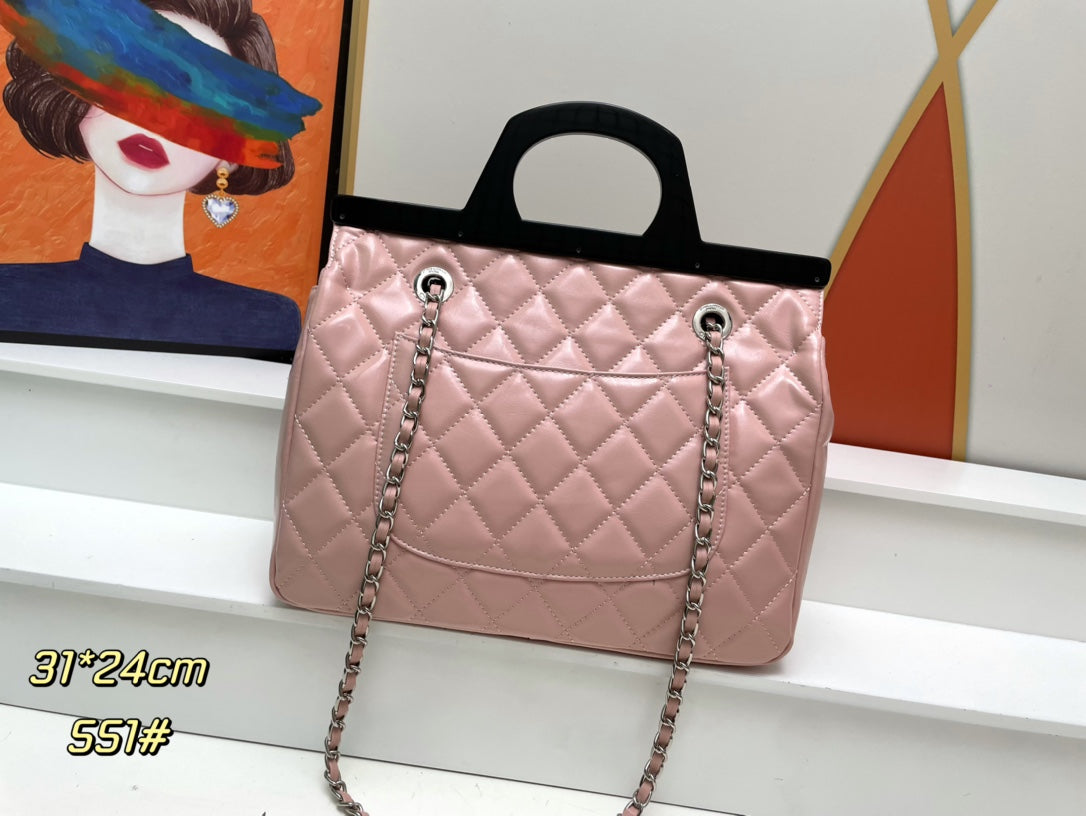 4XC3B  Fashionable leather bag 