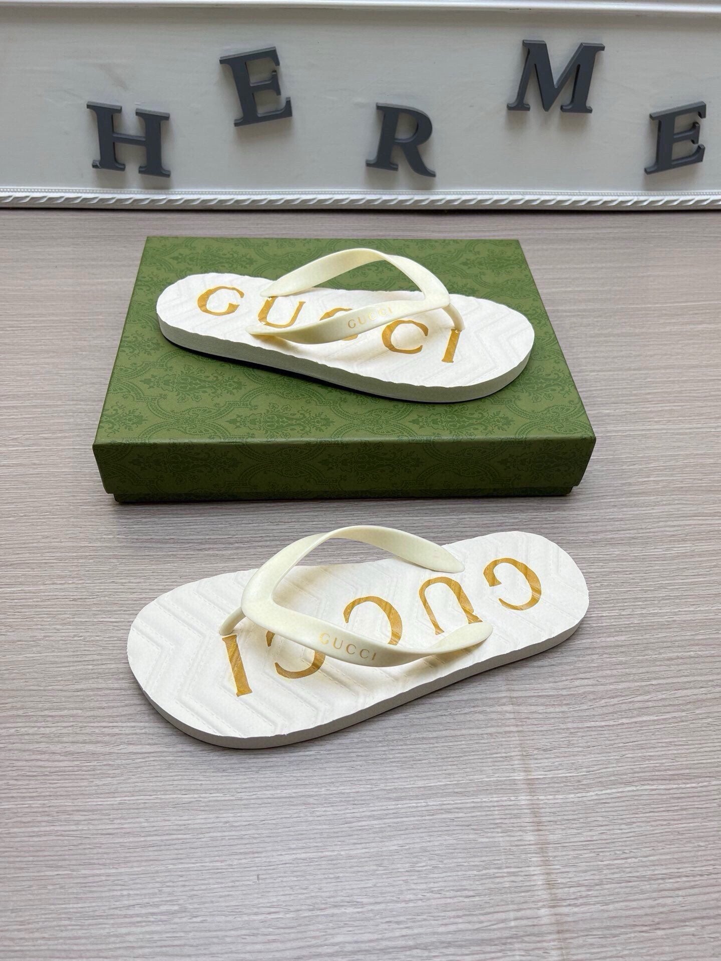 54B39Z   fashion  slippers