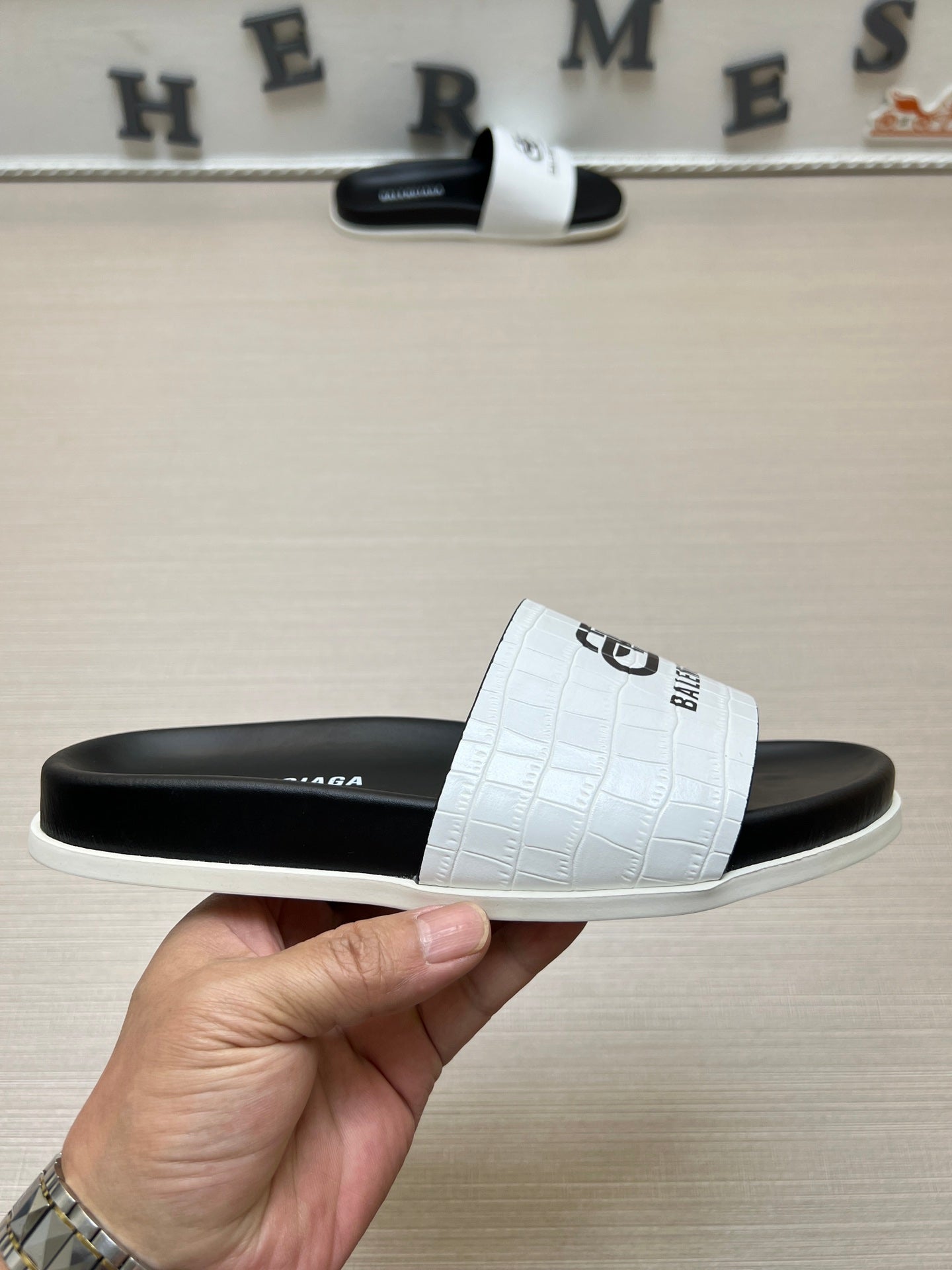 54J99Z   fashion  slippers