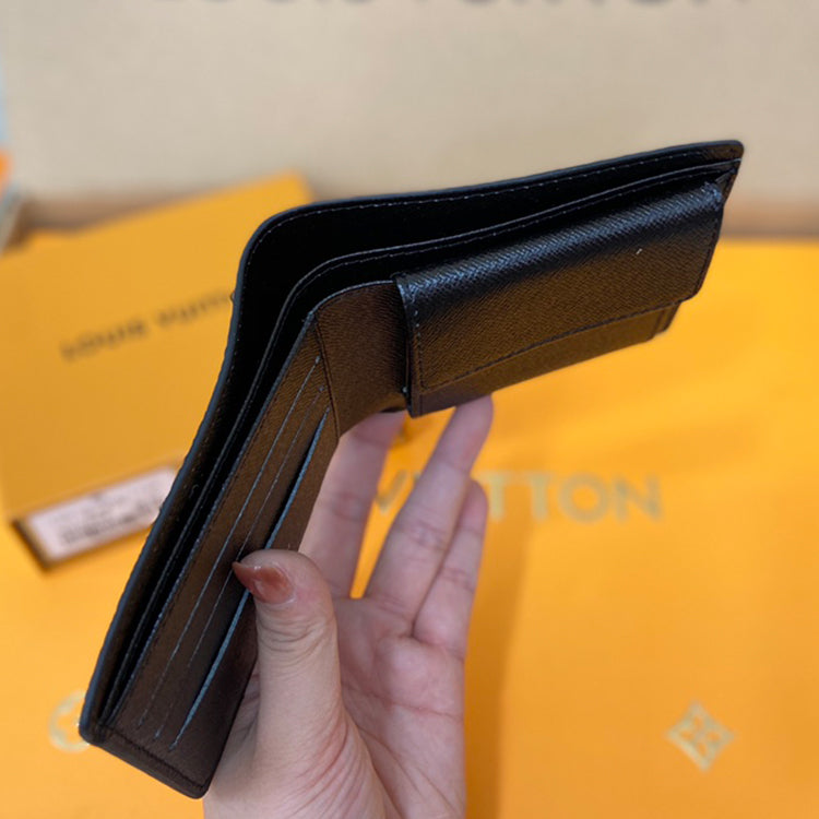 3E06B  Fashionable leather wallets