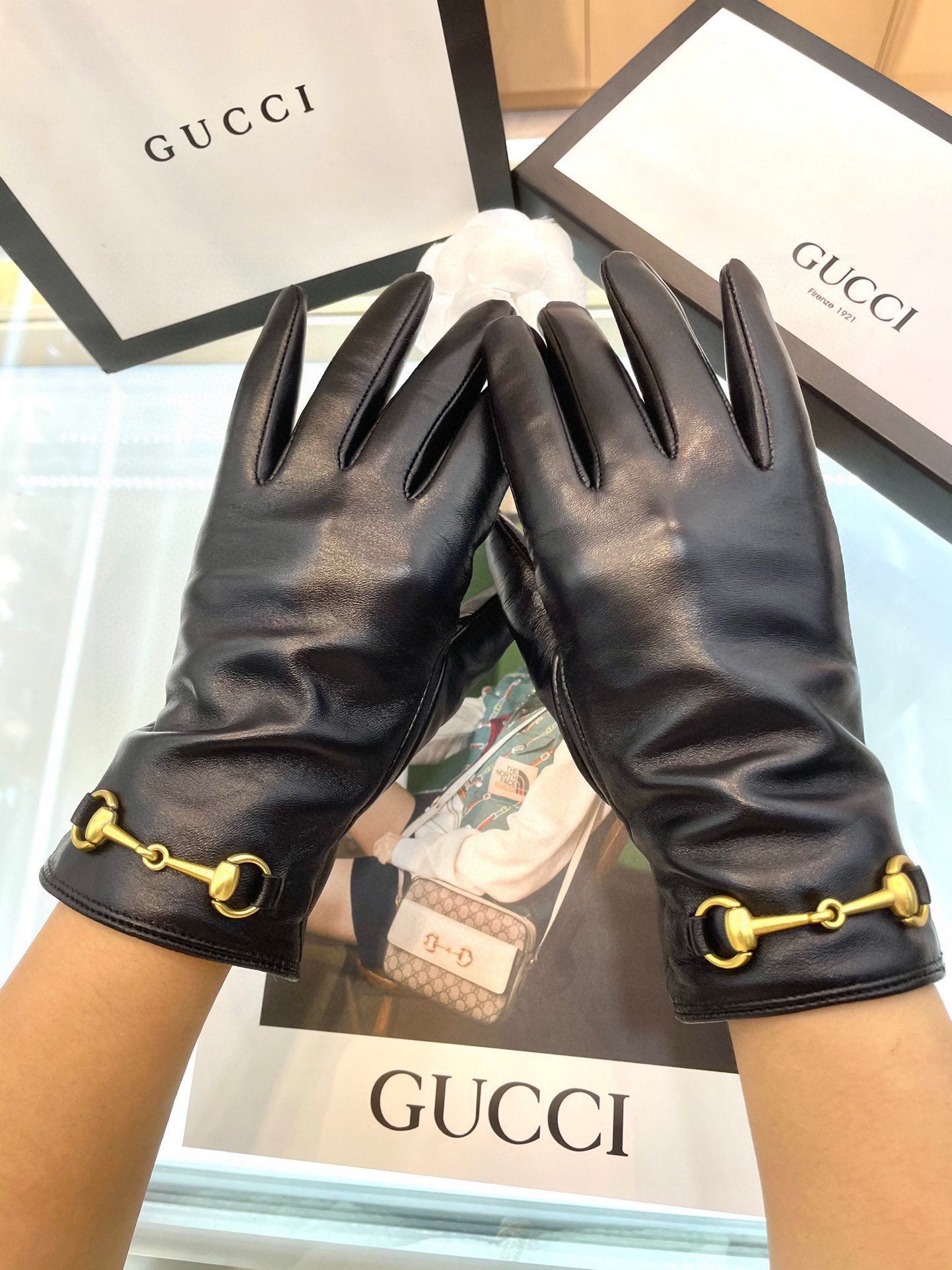 24B112S   Fashion gloves