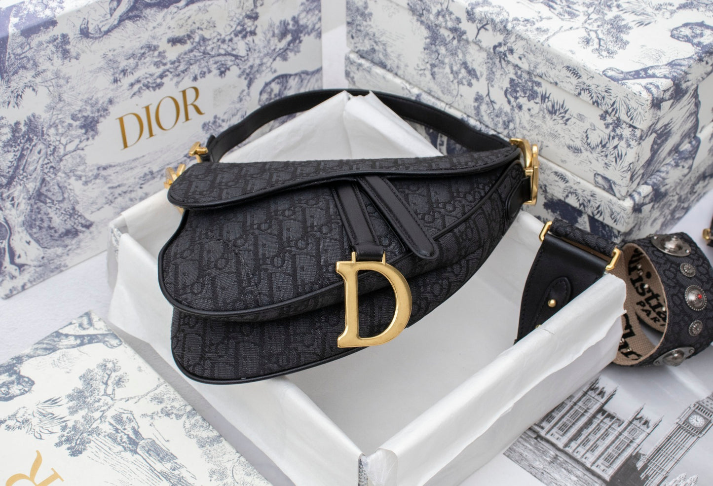 5D12B  Fashionable leather bag 