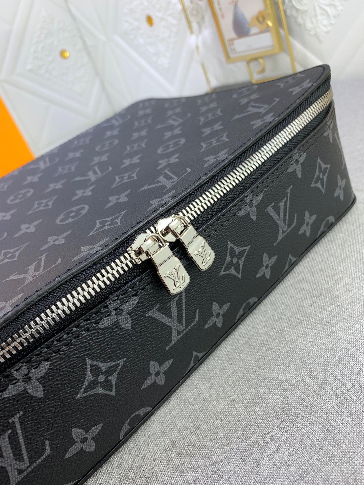 1XE272B  Fashionable leather bag 