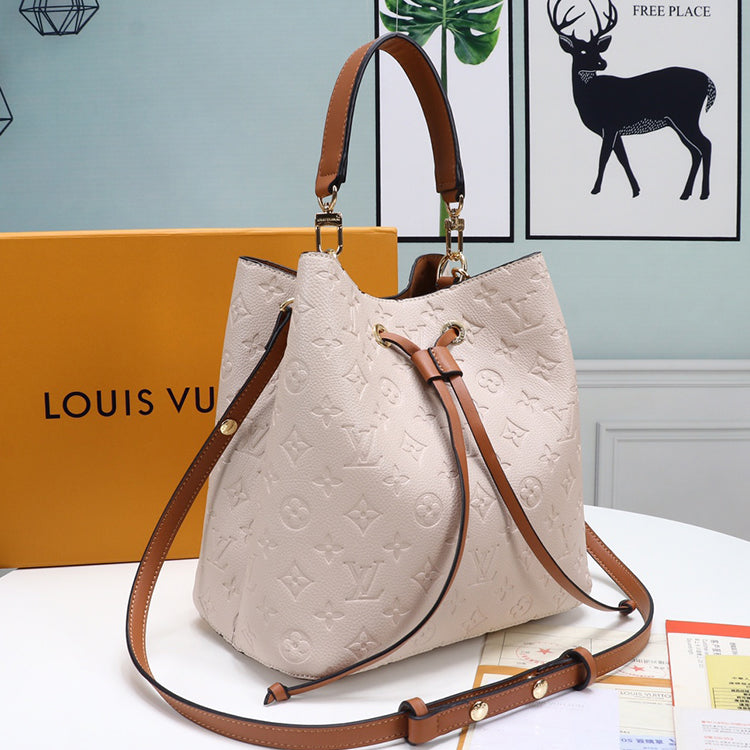 1E81B  Fashionable leather bag 