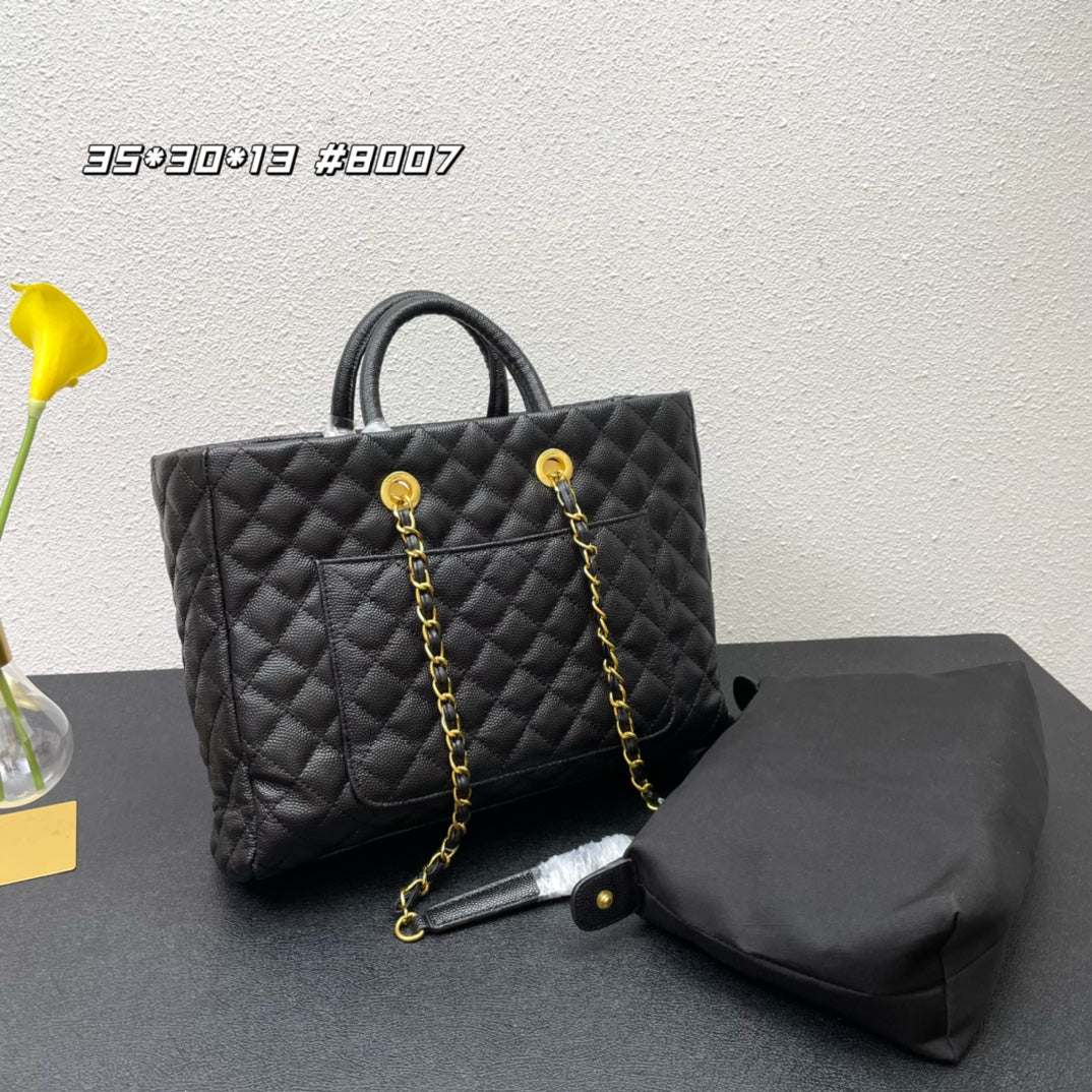 4XC19B  Fashionable leather bag 