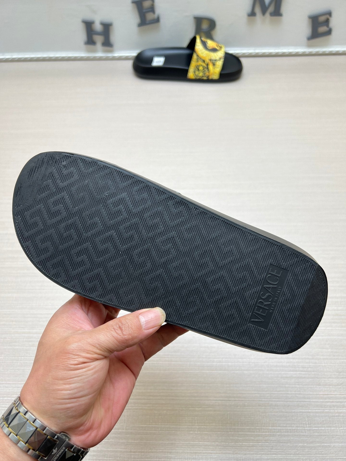 54V163Z    fashion  slippers